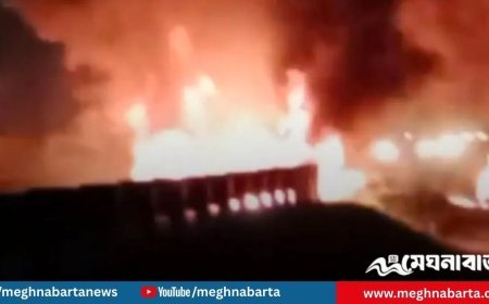 মহাসড়কে পিকআপভ্যানে আগুন