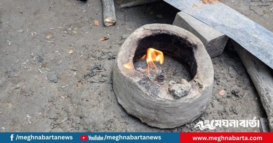 নলকূপ বসাতে গিয়ে গ্যাসের সন্ধান, ৬ মাস ধরে জ্বলছে আগুন