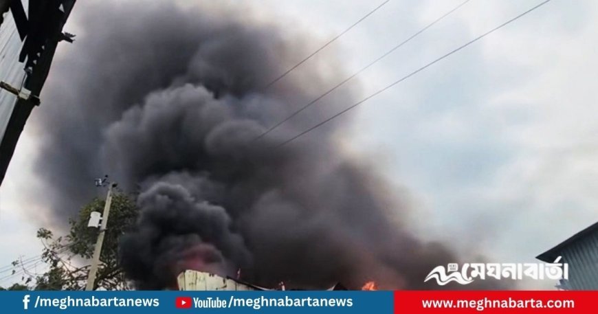 গাজীপুরে আগুনে পুড়ল ৭ ঝুট গুদাম