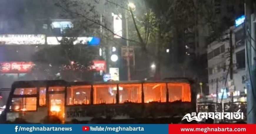 ধানমন্ডির ল্যাবএইড হাসপাতালের সামনে বাসে আগুন