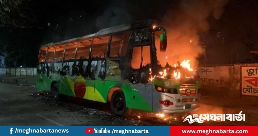 মধ্যরাতে ঢাকায় তিন বাস ও একটি প্রাইভেটকারে অগ্নিকাণ্ড