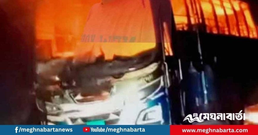 পার্কিং করা বাস পুড়িয়ে দেওয়া হলো আমতলীতে, তদন্তে পুলিশ