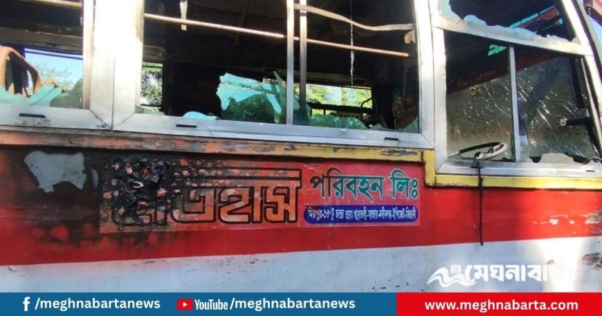 সাভারে পার্কিং করা ইতিহাস পরিবহনের বাসে আগুন