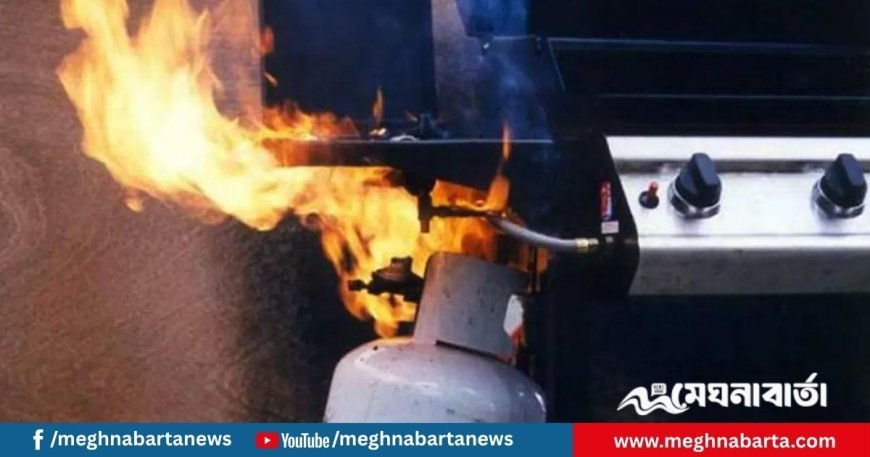 গ্যাস সিলিন্ডার বিস্ফোরণে চায়ের দোকানে থাকা ৪ জন দগ্ধ
