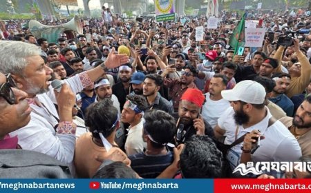 বিটিআরসি ঘেরাও করে মোবাইল ব্যবসায়ীদের আন্দোলন