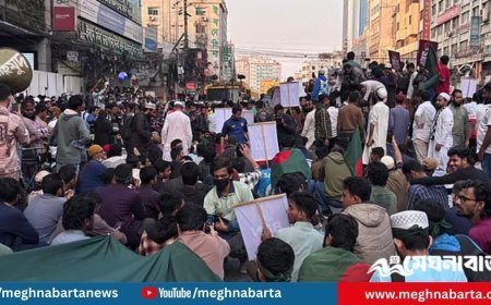 ভারতীয় হাইকমিশন অভিমুখী মিছিল আটকে দিল পুলিশ