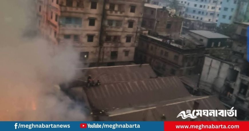 নারায়ণগঞ্জে মার্কেটে আগুন, ৩০টি দোকান পুড়ে ক্ষতিগ্রস্ত