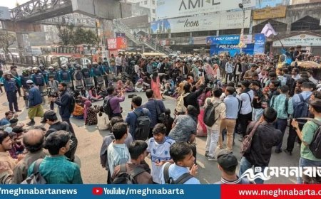 ঢাকার তিন পয়েন্টে সাত কলেজ শিক্ষার্থীদের অবরোধ, চরম যানজটে স্থবির রাজধানী