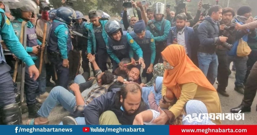 কাওরানবাজারে মোবাইল ব্যবসায়ীদের সঙ্গে পুলিশের ধাওয়া-পাল্টা ধাওয়া