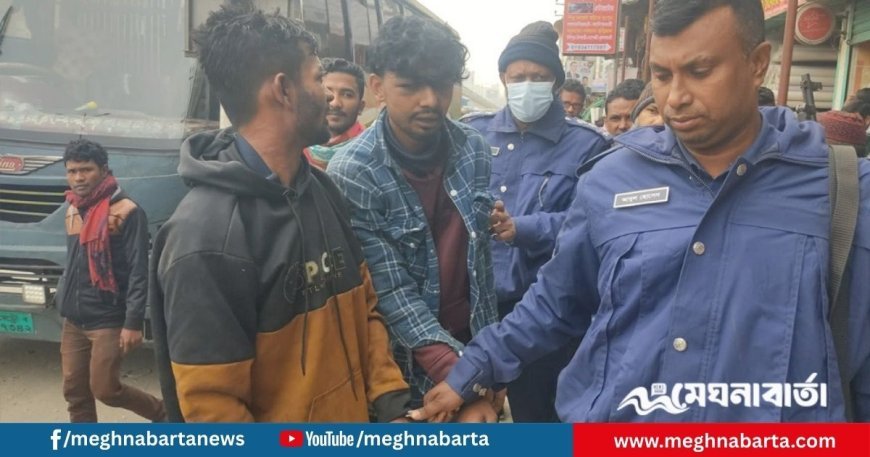 ফতুল্লার লিংক রোডে বাসে ছিনতাই, ছুরিসহ আটক দুইজন