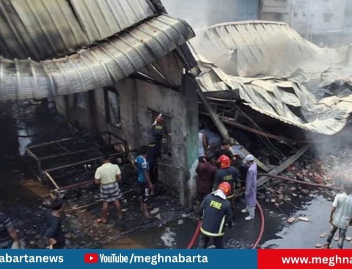 গ্যাস সিলিন্ডার বিস্ফোরণে কারখানায় আগুন, নিহত ৫